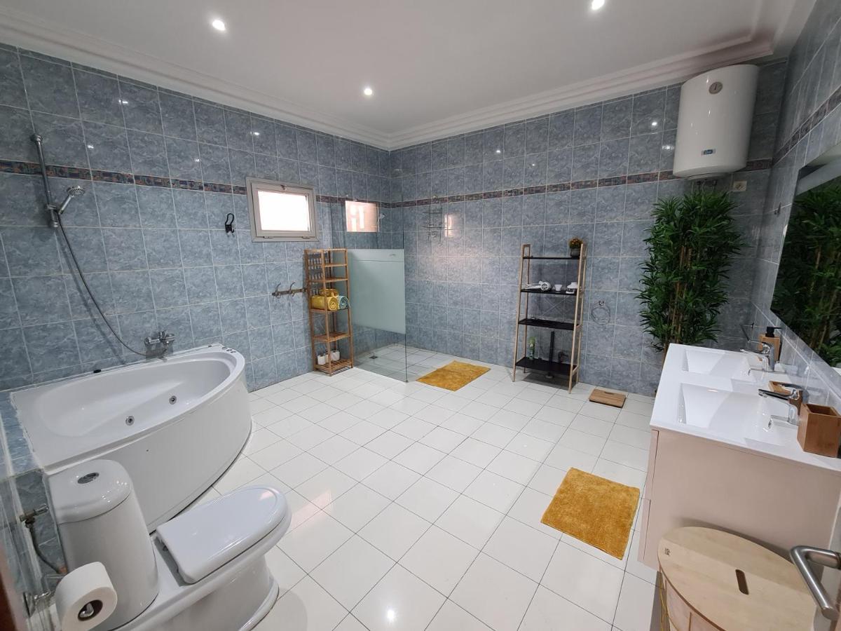 Sompteuse Villa Avec Piscine A 5 Min De La Plage Пуэнт-Нуар Экстерьер фото